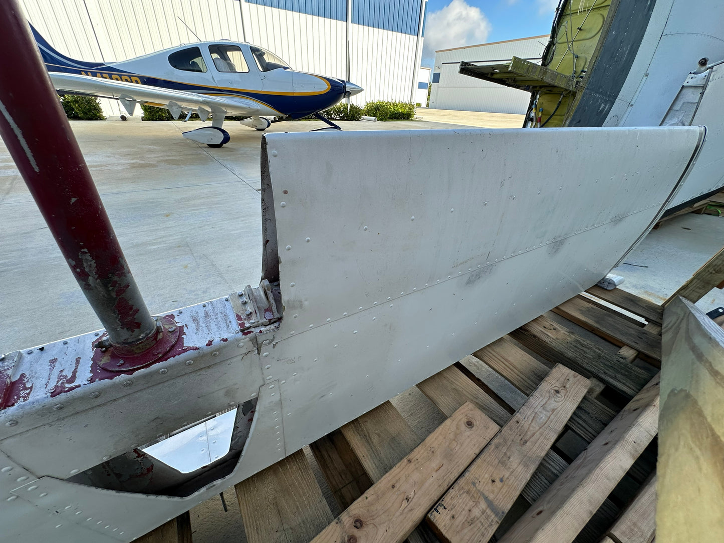 Share Beechcraft 23 Musketeer Horizontal Stabilator Assembly P/N 169-620001-661